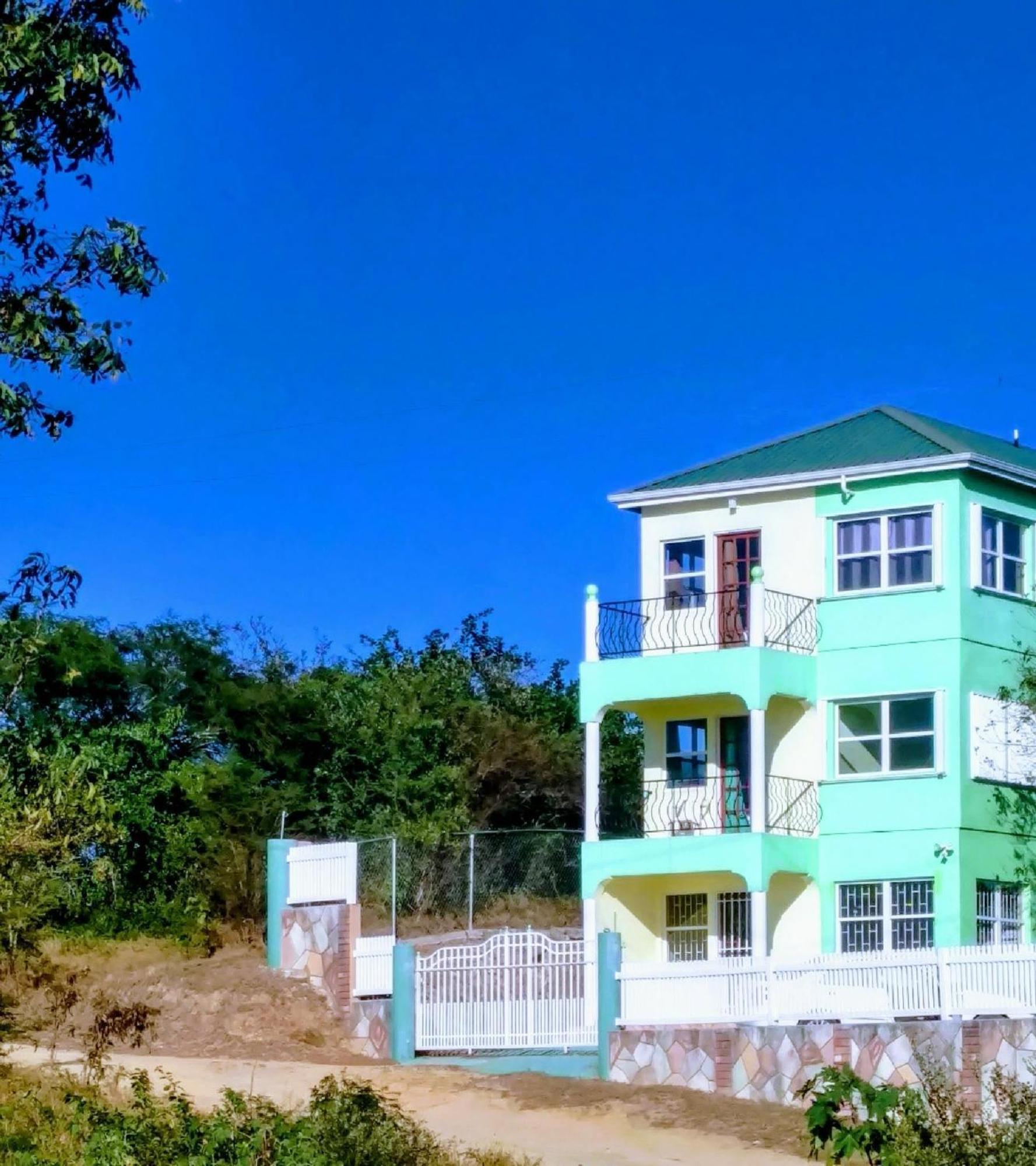 Zeus Estate Guesthouse St. John's Exterior foto